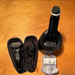 Braun Electric Shaver, Series 7, 7085cc (Like New)
