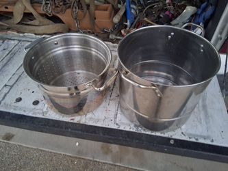 Large pot with strainer
