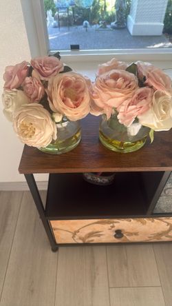 Vase of Roses 🌹