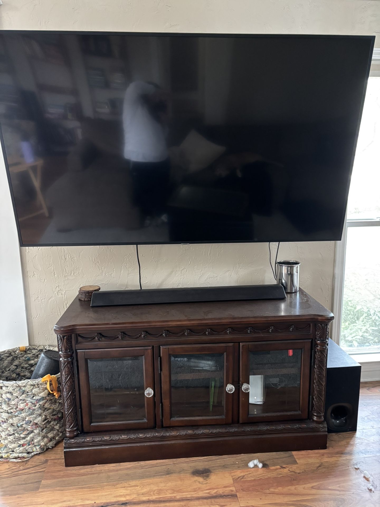 TV CONSOLE TABLE