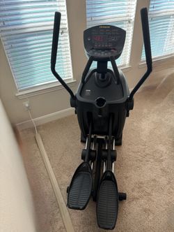 Octane Fitness Elliptical Exercise Machine