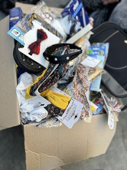 Mix Pallet Purses, Socks, Hair Accessories Etc New Items!!!