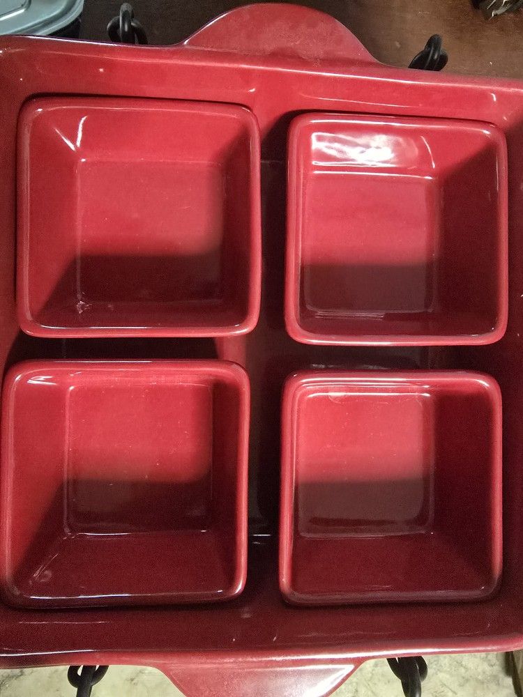 chafing 9x9 Cooking dish with 4 little bowls.