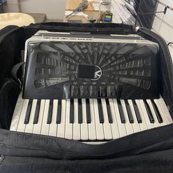 Hohner Accordion Bravo III 72