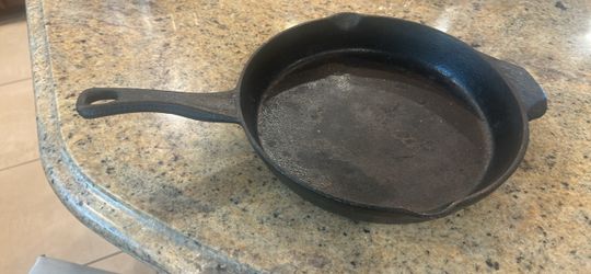 Cast iron pan