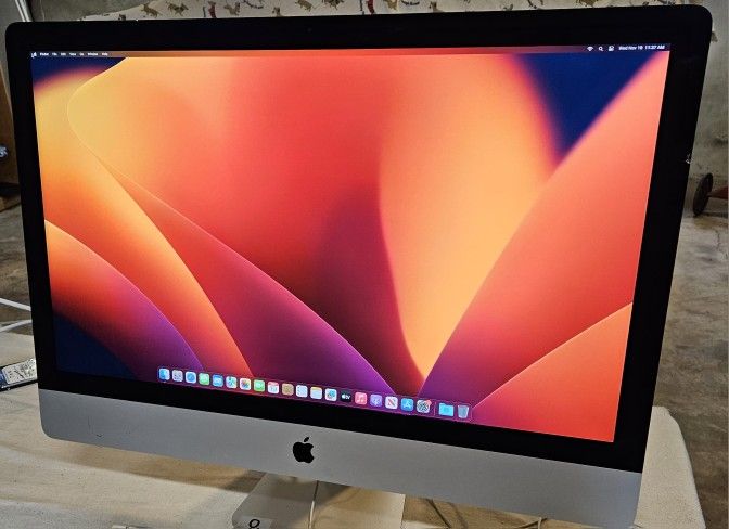 Apple iMac 27 Inch Retina 5k.  Glass Damaged. 