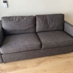 Pull-put Couch / Queen Size Sleeper Sofa