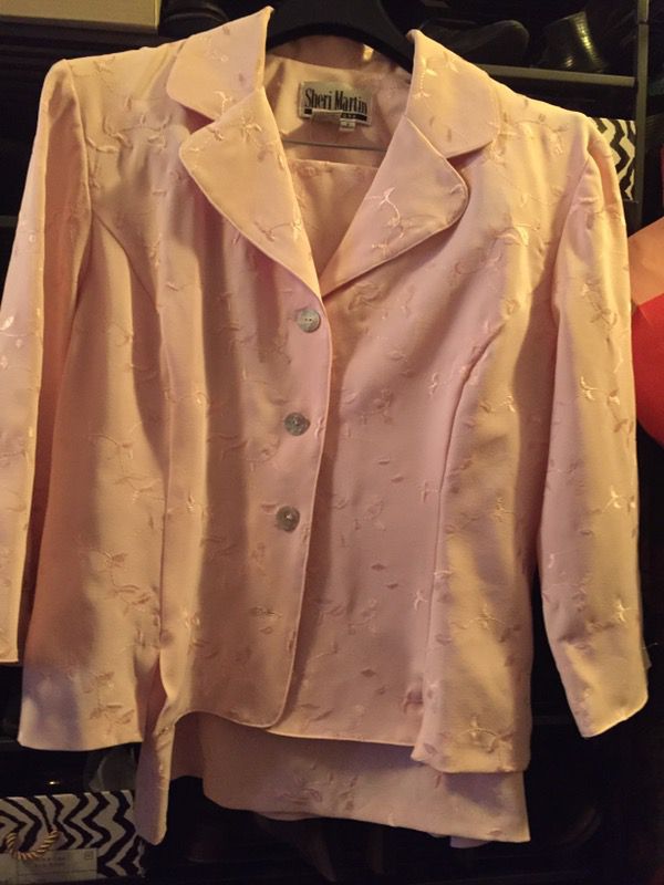 Ladies Pink 2-piece Suit Size 14