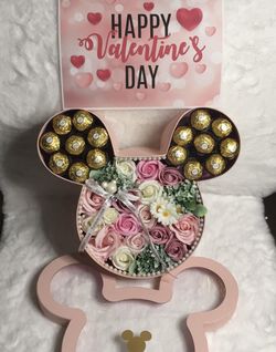 Minnie Con Flores Y Chocolates