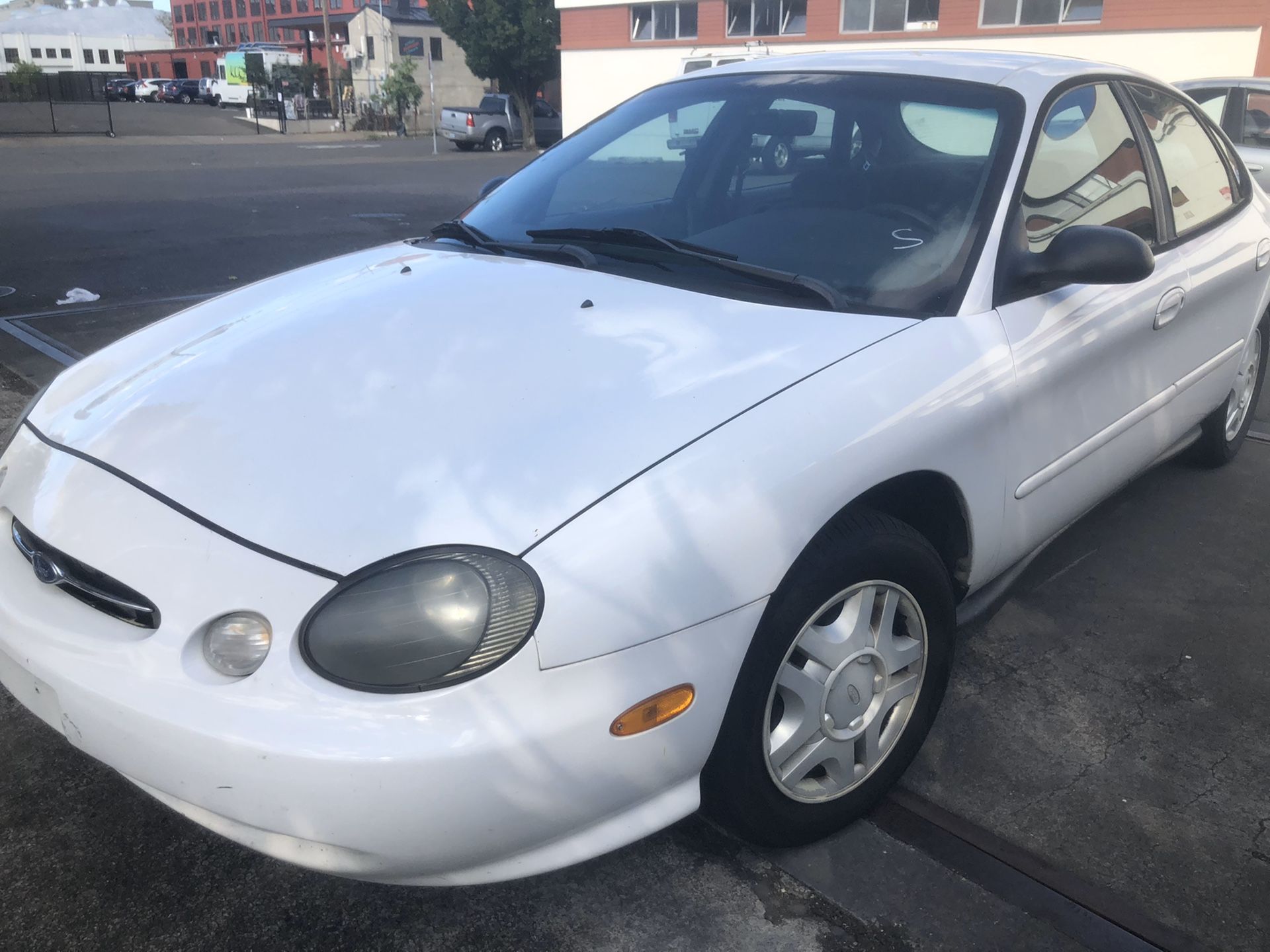 1999 Ford Taurus