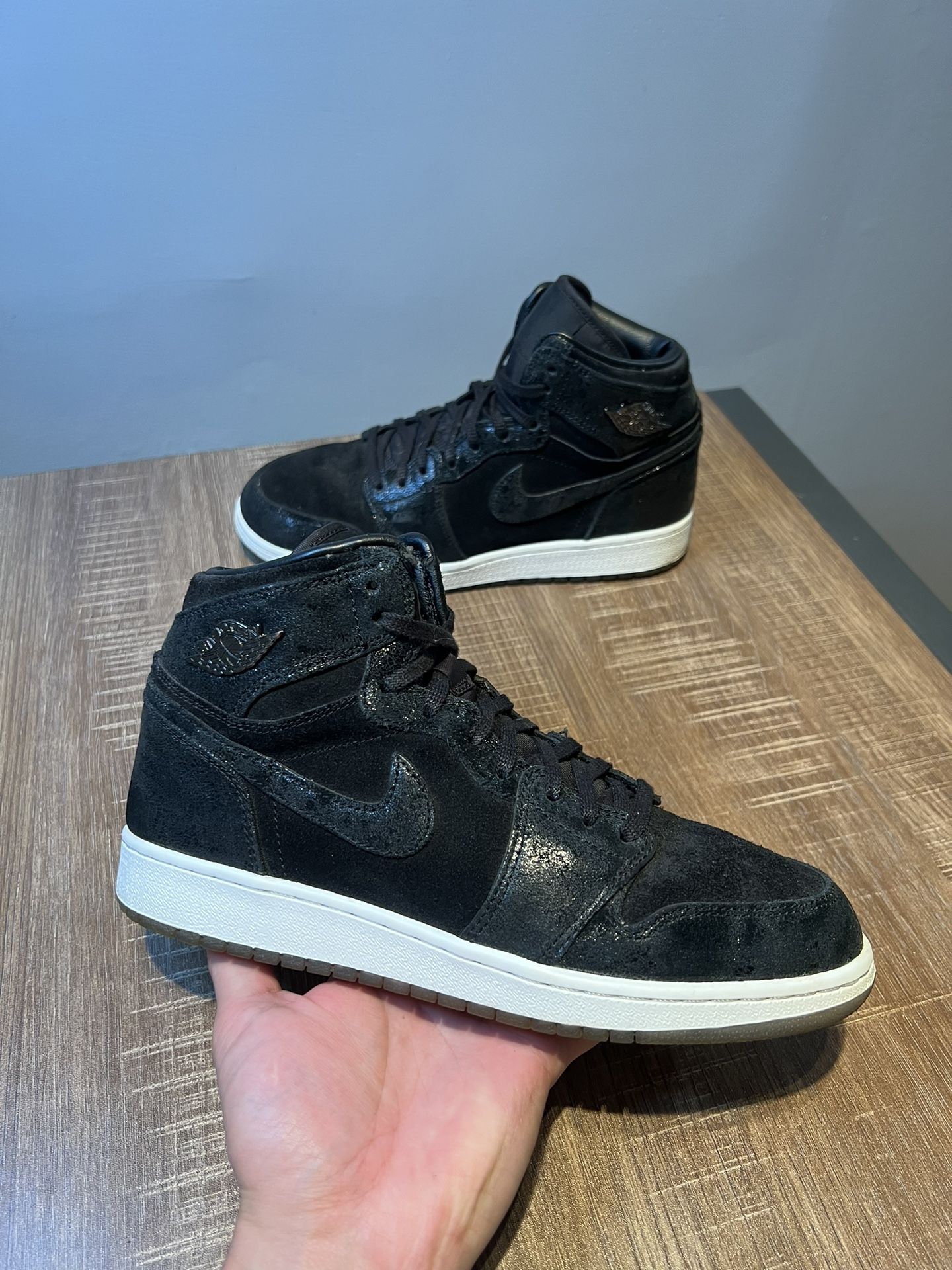 Nike Air Jordan 1 Retro Heiress Black Suede GS 832596-001 Size 6.5Y Shoes