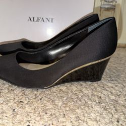 New Ladies size 9.5 Alfani black wedge heels with gold accent 