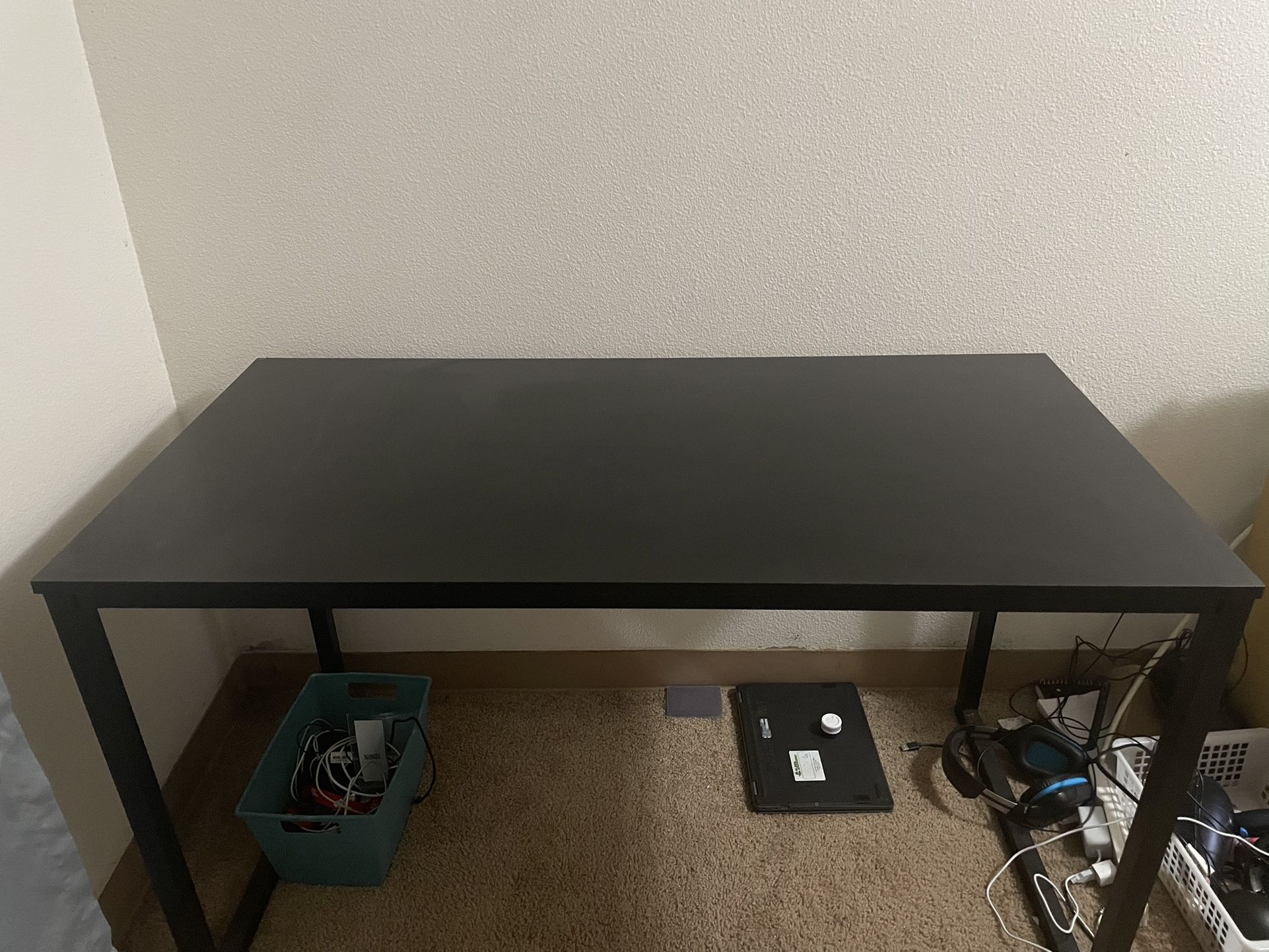 Black Desk