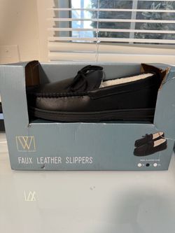 Slippers faux leather black color size men’s 10-11