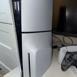 Ps5 1 TB Slim disc Edition with Dell Gaming Monitor