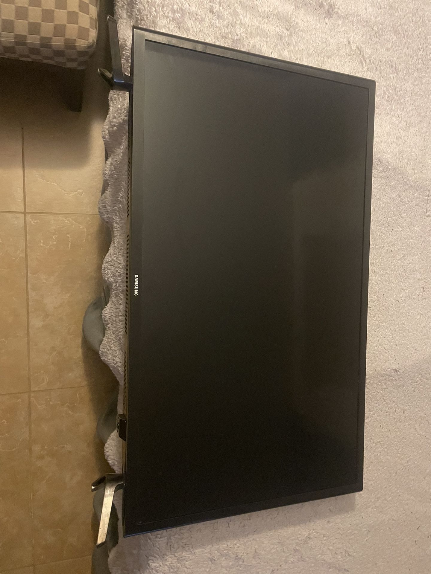 28 Inch Samsung TV