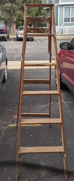 ,6'  Wooden Ladder 