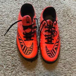 Indoor soccer shoes