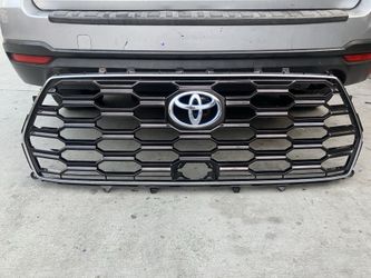 Used Toyota Radiator Grill Cover Part No.  53114-0C-500