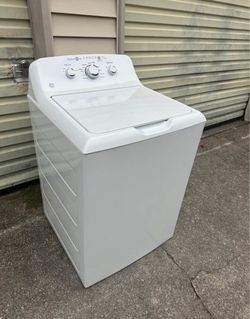 Like new! GE large capacity Washer only (Delivery available!)