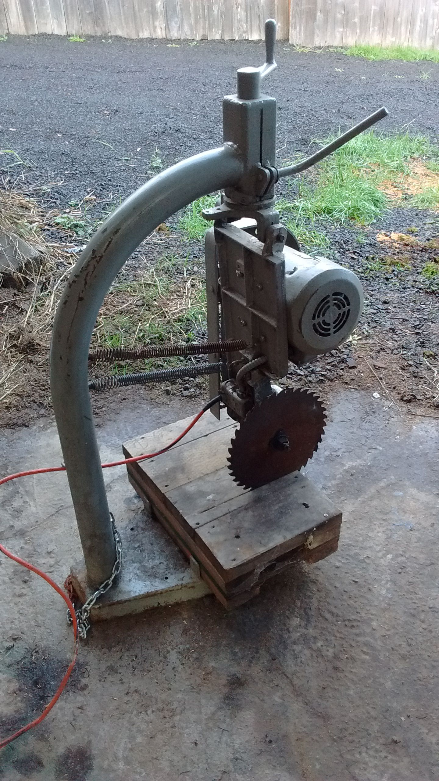 Swiveling industrial chop/miter saw