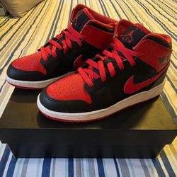 AIR JORDAN 1 MID (GS)

BLACK/FIRE RED-WHITE