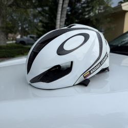 Oakley Aro 5