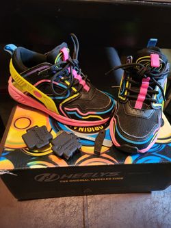 Girls HEELYS- MINT CONDITION