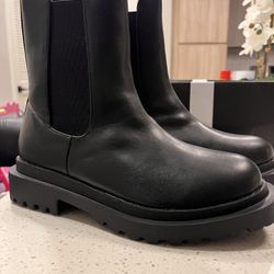 New Boots 20$ Size 6.5