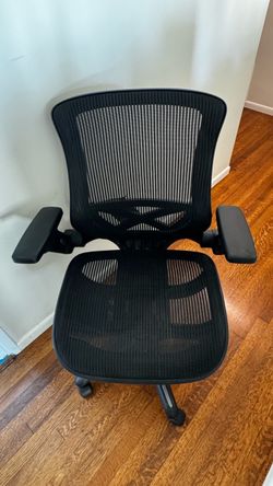 Moving sale- Bayside/Whalen mesh office chair