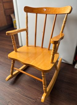 Kid rocking chair