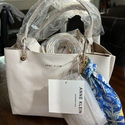 Anne Klein Bolsa $25