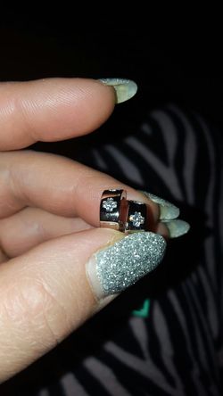 White gold plated earrings
