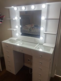 New In Stock Makeup Vanity