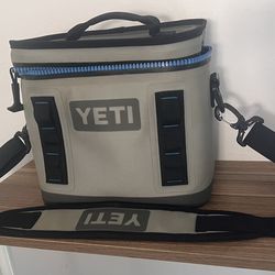 YETI Hopper Flip 8 Fog Grey/Tahoe Blue w/ Strap