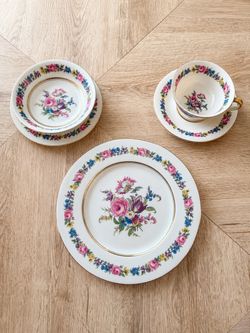 Floral Porcelain Dinnerware Set with Gold Trim