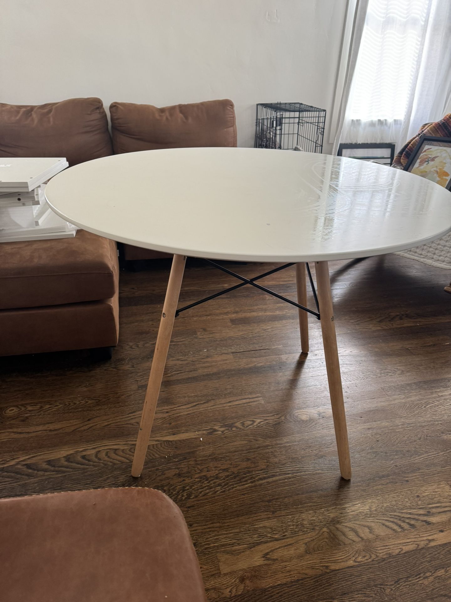 Round White Dining Table