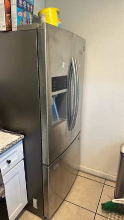 Samsung 2 DOOR WITH ICE MAKER
