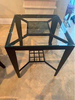 Set of 2 glass end tables