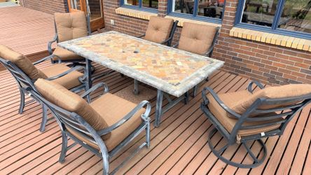 Full outdoor dining set for sale, great for deck & backyard!