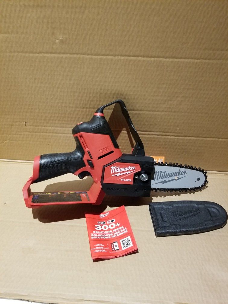 Milwaukee 6" Hatchet Brushless Fuel M12 