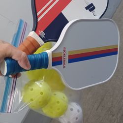 2 Pickle Ball Rackets Paddles with 9 Balls Models: Prince and Brooklyn