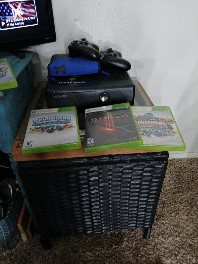 XBOX 360 CONSOLE AND GAMES