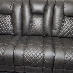 Recliner sofa w charging station 