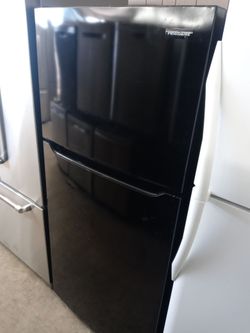 Frigidaire black top freezer refrigerator - Free delivery