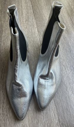 metallic silver chelsea boots (Size women 7)