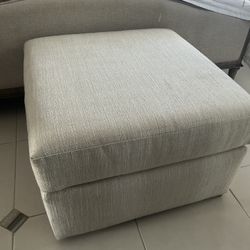 Soft Seat Or Coffee Table On Wheels 