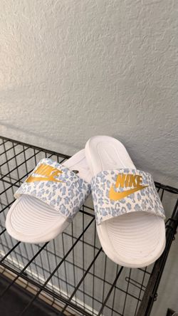 Nike Wmns Victori One Printed Slide Leopard'