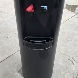Water Dispenser/ Dispensador De Agua 