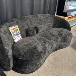Perfect modern sofa! $1099 🛋️🖤✨ more colors available!